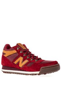 New Balance Sneaker Base Camp 710 Sneaker in Maroon