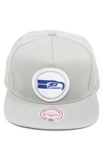 Mitchell & Ness The Seattle Seahawks Pinch Panel Snapback Cap in Grey