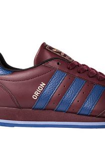 Adidas Sneaker Orion 2 Sneaker in Light Maroon, Night Blue, & Tech Gold