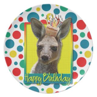 Birthday Cupcake   Kangaroo Party Plates