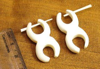 A Pair of White Natural Tribal Yak Bone Boho Hippie Earrings Sew_168 Toys & Games