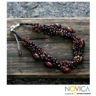 Handcrafted Garnet and Agate 'Gush' Necklace (Thailand) Novica Necklaces