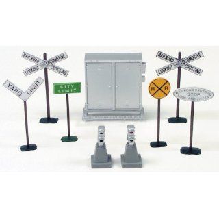 SceneMaster  O Scale Railroad Signs & Signals Toys & Games