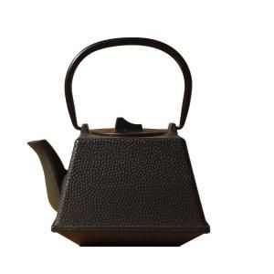 Old Dutch 29 oz. Matte Black Cast Iron Kobe Teapot 1011MB