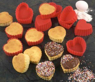 HEART SHAPED SILICONE CUPCAKE MOLDS   SET OF 12 Baking Molds Kitchen & Dining