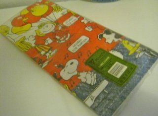 Vintage Hallmark Colorful Peanuts Gang & SNOOPY Table Cover, Tablecloth   Any Occasion Toys & Games