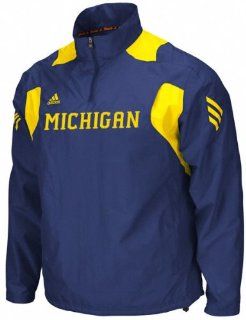 Michigan Sideline Windshirt   Medium  Sports Fan Outerwear Jackets  Sports & Outdoors