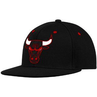 Chicago Bulls Flat Bill Fitted Hat by Adidas size 7 1/4 7 5/8 M133Z  Sports & Outdoors