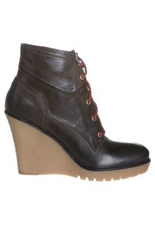 Guess EIREEN   Lace up boots   brown