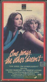 One Sings, the Other Doesn't [VHS] Thrse Liotard, Valrie Mairesse, Robert Dadis, Mona Mairesse, Francis Lemaire, Franois Courbin, Ali Rafie, Gisle Halimi, Salom Wimille, Nicole Clment, Jean Pierre Pellegrin, Jolle Papineau, Charles Van Damme,