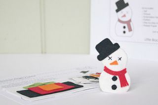 snowman finger puppet sewing kit by little black duck