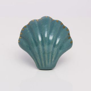 blue decorative ceramic shell knob with gold lines by trinca ferro