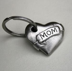 'mom' key ring by cocoa dodo