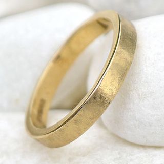 urban wedding ring in 18ct gold by lilia nash jewellery