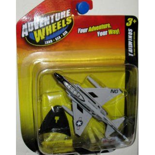 Maisto Fresh Metal Tailwinds 1159 Scale Die Cast United States Military Aircraft   U.S. Navy Two Seat, Twin Engined, All Weather, Long Range Supersonic Fighter Bomber F 4J Phantom II with Display Stand Toys & Games