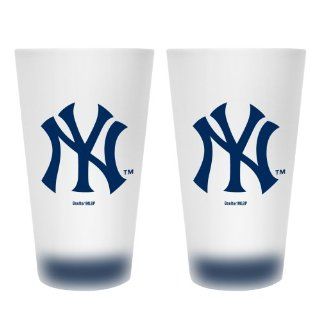 New York Yankees Frosted Pint Glass (16 Ounce, Set of 2)  Sports Fan Shot Glasses  Sports & Outdoors