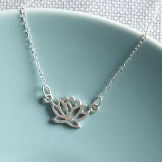 silver daisy chain necklace by lily charmed
