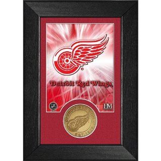 Highland Mint Detroit Red Wings Bronze Coin Team Mini Mint THM NHL11K  Sports Related Collectible Photomints  Sports & Outdoors