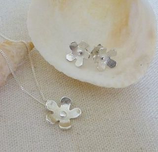 silver flower pendant and stud earrings set by anne reeves jewellery
