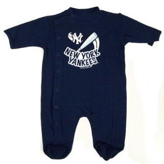 NEW YORK YANKEES OFFICIAL INFANT FOOTED PAJAMAS SZ 6 9 MOS  Sports Related Collectibles  Sports & Outdoors