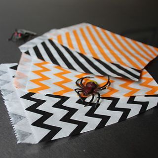 halloween paper treat bags x25 by pearl and earl