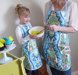 harriet oilcloth apron by pinnikity