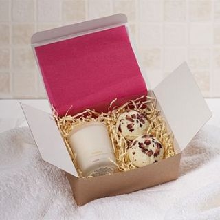 bathtime pamper gift set by aroma candles