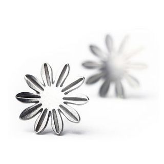 daisy stud earrings by teri howes