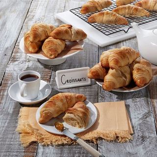 Delifrance 18 Count Made in Paris Freezer to Table Large Croissants