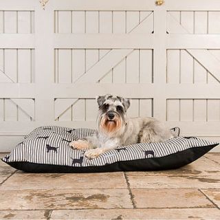 designer linen dog bed by mutts & hounds