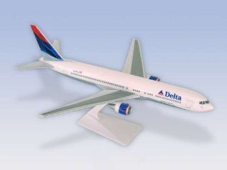 Premier Planes Delta Airlines B767 300 1/200 Model Airplane Toys & Games