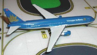 Dragon Wings Vietnam Airlines B767 300ER Model Toys & Games