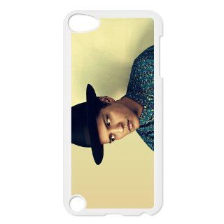 Bruno Mars Custom Case for iPod Touch 5, VICustom iTouch 5 Protective Cover(Black&White)   Retail Packaging Cell Phones & Accessories