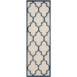 Safavieh Handmade Moroccan Cambridge Ivory/ Navy Wool Rug (26 X 8)