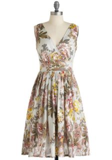 Glamour Power to You Dress in Blossoms  Mod Retro Vintage Dresses