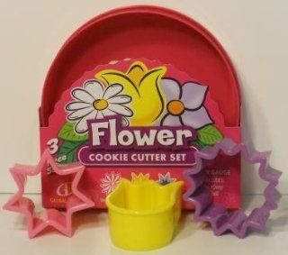 "Adam Bargain Attic"   Flower Cookie Cutter Set ~ Set of 3 Plastic in Different Sizes with Storage Container Kitchen & Dining