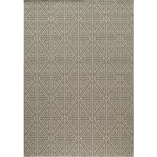 Indoor/ Outdoor Taupe Diamonds Rug (23 X 46)