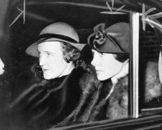 1935 photo Mrs. Lindbergh testifies at Hauptmann trial graphic. Mrs. Anne Mor a4   Photographs
