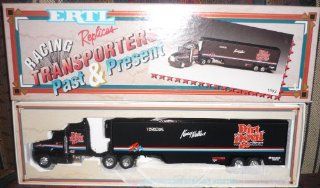 1993 Ertl Racing Replicas Transporters Past & Present Kenny Wallace Dirt Devil Stock Car Transporter Toys & Games