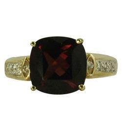 Gems for You 10k Yellow Gold Garnet and 1/8ct TDW Diamond Ring (H I, I 2) Gems For You Gemstone Rings