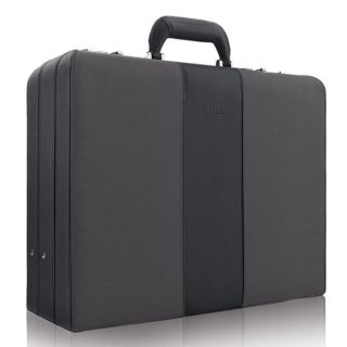 Solo Deluxe Classic Attache 17 inch Laptop Business Case   15027658