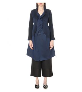 ISSEY MIYAKE   Pleated comet stretch coat